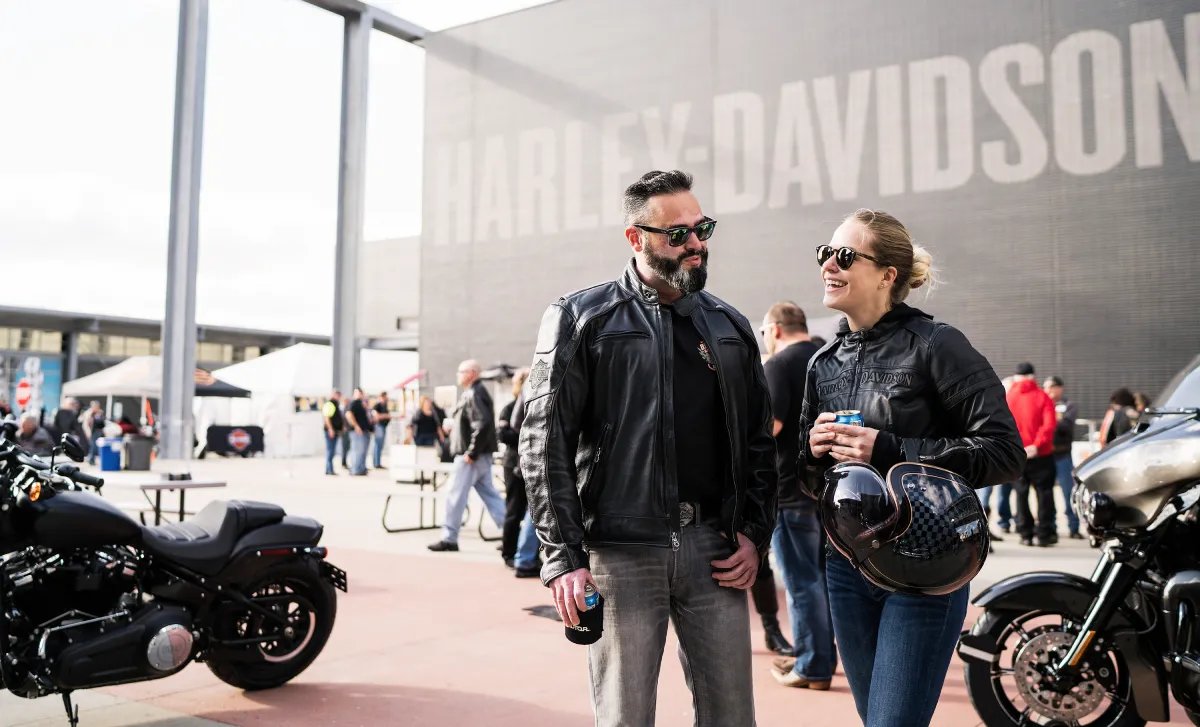 HARLEY-DAVIDSON outdoor motorcycle event with people in black leather jackets and motorcycles.