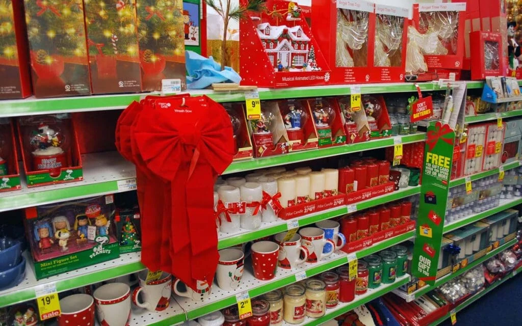 15 Creative Retail Display Examples to Increase Foot Traffic and Sales